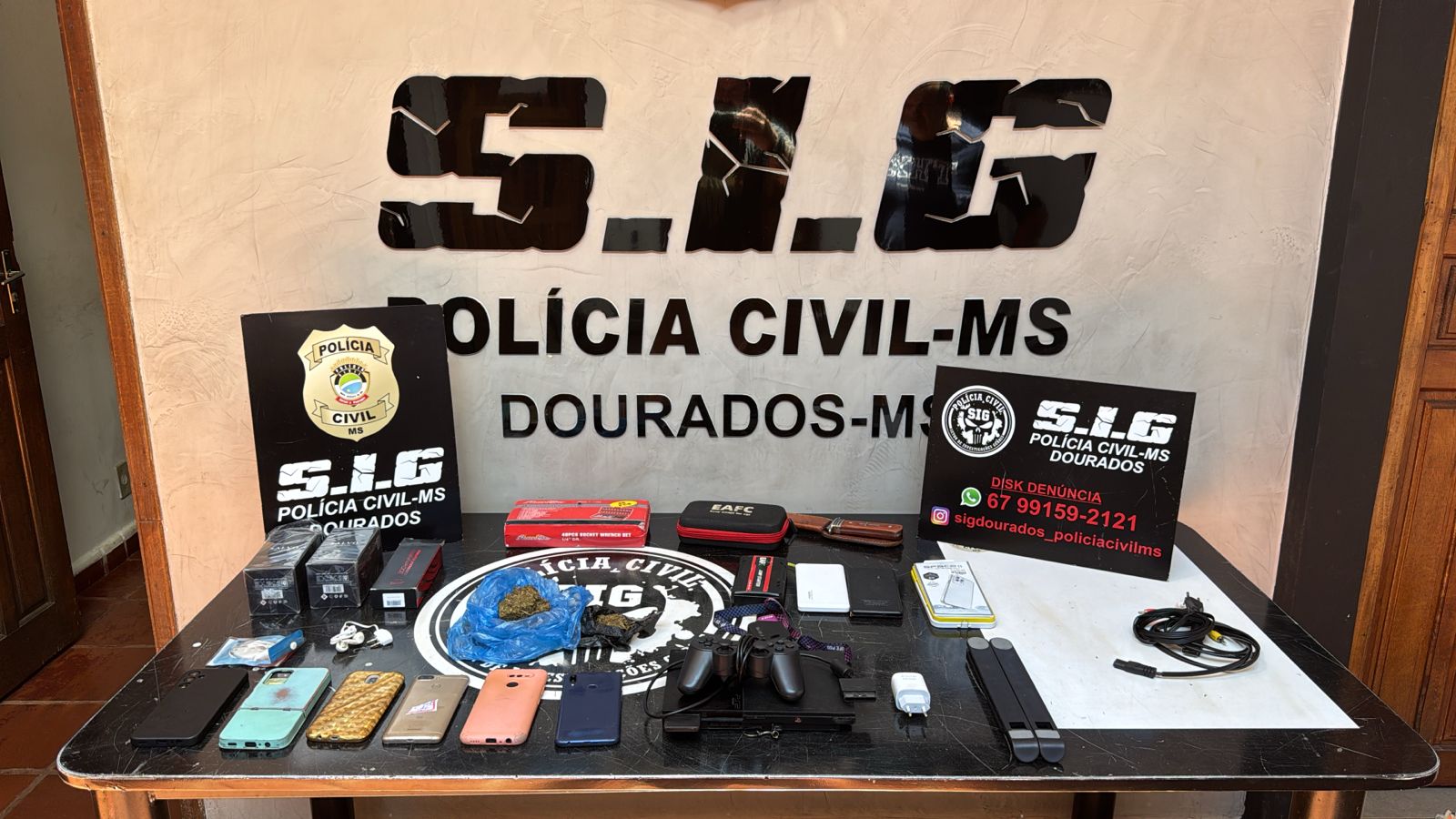 Dupla é presa por furto em loja de celulares em Dourados