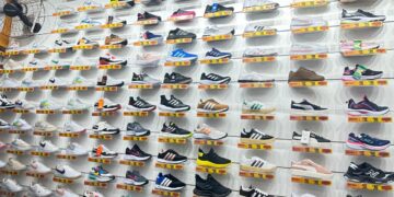 Operação apreende mais de 30 mil pares de tênis falsificados em Campo Grande