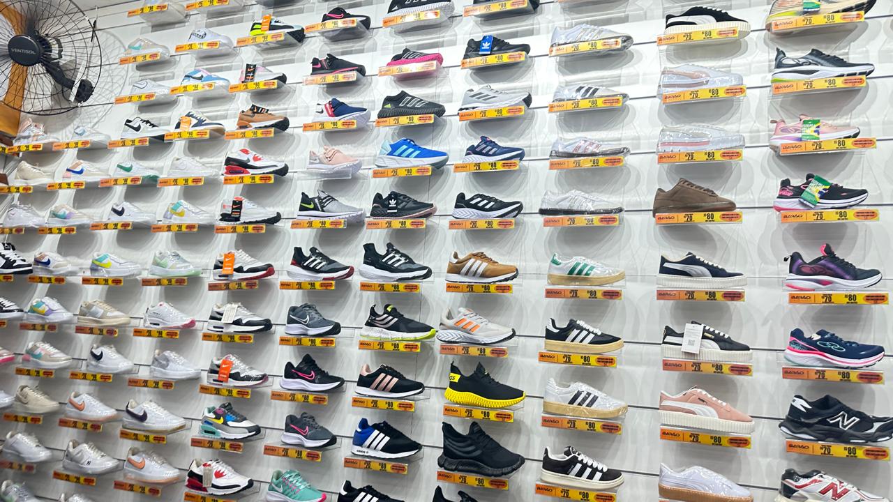 Operação apreende mais de 30 mil pares de tênis falsificados em Campo Grande