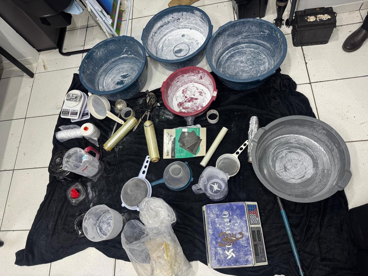 GARRAS prende trio em flagrante por crimes de organização criminosa e tráfico de drogas