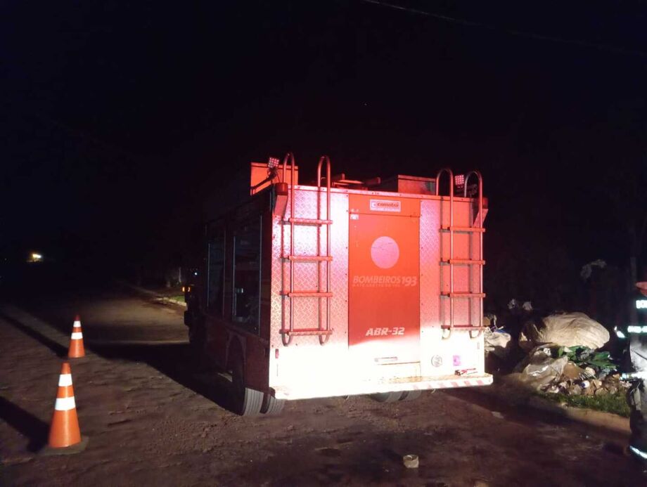 Incêndio de grandes proporções destrói residência em Aquidauana