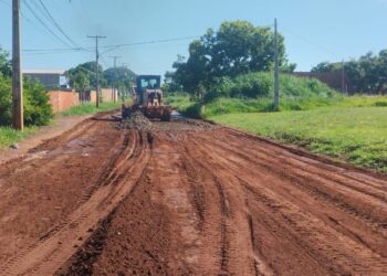 Prefeitura intensifica manutenção das vias não pavimentadas para garantir melhor trafegabilidade e segurança Prefeitura intensifica manutenção das vias não pavimentadas para garantir melhor trafegabilidade e segurança