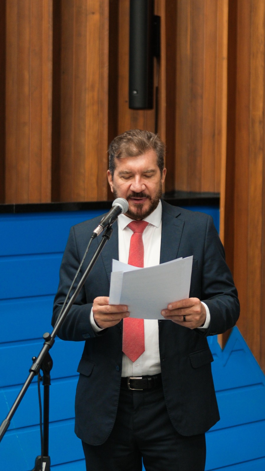 ‘Bets’: Kemp apresenta projeto de lei para alertar  sobre riscos das apostas virtuais