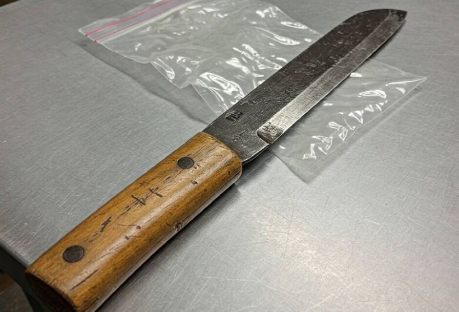 Homem é preso em Corumbá após ameaçar populares com facão