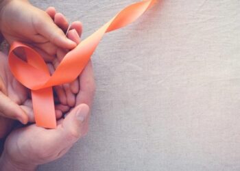 Fevereiro Laranja: Campanha conscientiza sobre a leucemia e destaca importância da detecção precoce