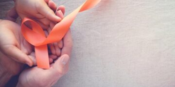 Fevereiro Laranja: Campanha conscientiza sobre a leucemia e destaca importância da detecção precoce