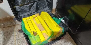 Jovem é presa com 13 kg de maconha em ônibus enquanto viajava com as filhas em MS