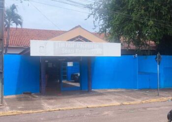 Homem armado com faca invade escola durante fuga e assusta pais e alunos em Campo Grande