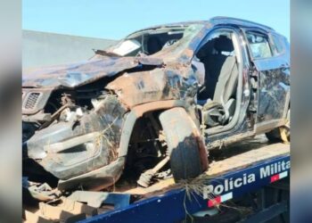 Homem morre após capotar carro com maconha durante fuga da polícia em Paranhos