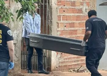 Mulher mata ex com facada no pescoço após ele quebrar medida protetiva 