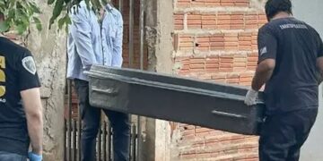 Mulher mata ex com facada no pescoço após ele quebrar medida protetiva 