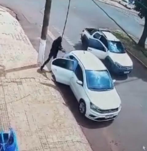 Imagens fortes: homem é morto a tiros no centro de Ponta Porã
