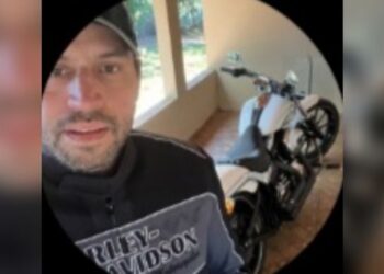 Em alta velocidade, motociclista bate Harley em placa e morre na Gury Marques 