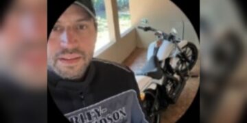 Em alta velocidade, motociclista bate Harley em placa e morre na Gury Marques 