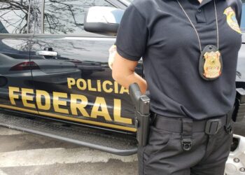 Homem finge ser policial federal para “pegar mulher” e acaba preso em MS