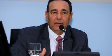 Vereador Carlão destaca empenho em solucionar problemas de Campo Grande durante sessão da Câmara