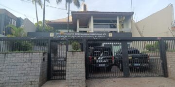 Homem é preso após cachorro morrer amarrado no sol em Campo Grande