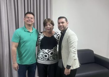 Otávio Trad e líderes comunitários conseguem junto a Semed ar-condicionado em EMEI do União