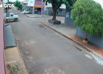 Adolescente bate moto em caminhonete ao fugir da PM em Jardim e morre no hospital