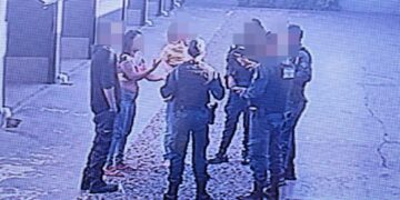 Menino de apenas 2 anos é encontrado em quarto de motel; genitora e dois homens são presos