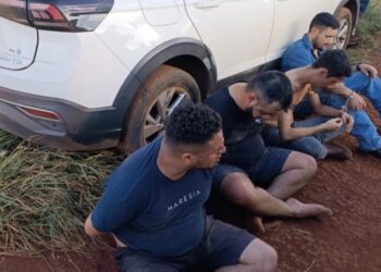 Suspeitos são presos após fuga com carro roubado no Paraguai