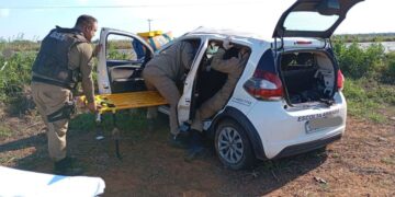 Carro de escolta sai da pista na MS-480 e motorista fica ferido