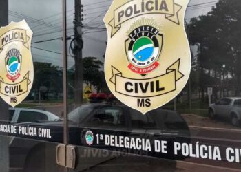 Homem destrói vidro de carro em Nova Andradina e é flagrado por câmeras de segurança
