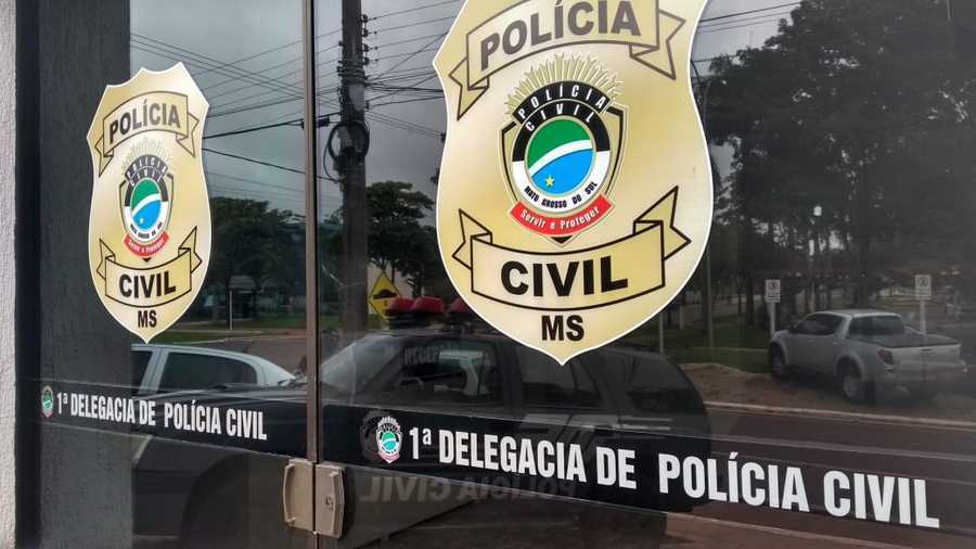 Homem destrói vidro de carro em Nova Andradina e é flagrado por câmeras de segurança