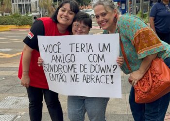 Vídeo: no dia Internacional da Síndrome de Down, APAE-CG faz ação do abraço; cuidado com ciscos nos olhos