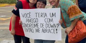 Vídeo: no dia Internacional da Síndrome de Down, APAE-CG faz ação do abraço; cuidado com ciscos nos olhos