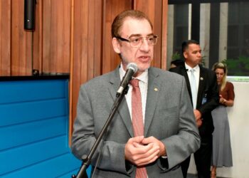 Símbolo do TEA poderá ser aplicado em uniformes de alunos com essa condição