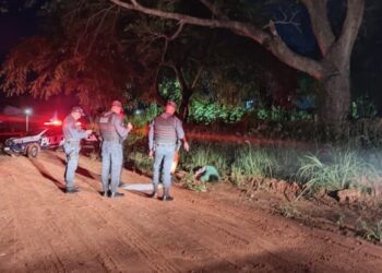 Homem é jogado de carro e morto a tiros no Colúmbia