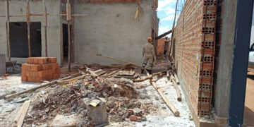 Homem é preso após tentar furtar construção e ser detido por populares na Vila Palmira