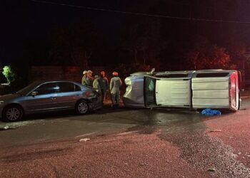 Motorista bêbado causa acidente em série e tomba caminhonete em Campo Grande