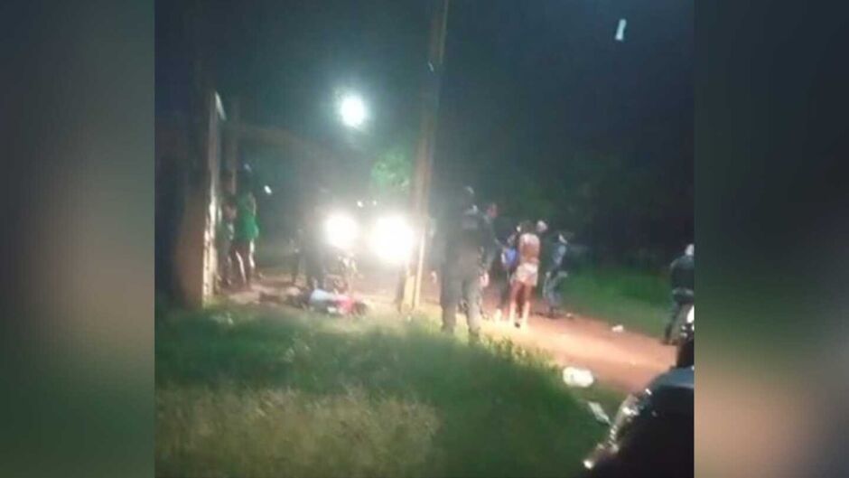 Homem com mandado de prisão em aberto é morto a tiros durante confraternização