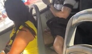 Vídeo: Nem todos reclamam do sacolejo do busão: guri é flagrado descascando banana no 061; ele usou camisinha