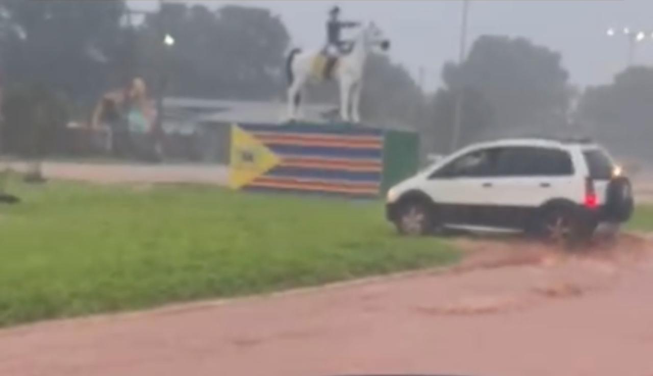 Video: famílias perdem tudo em Guia Lopes e reclamam de descaso 