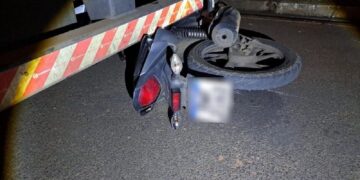 Motociclista fica ferido após colidir com carreta estacionada em Três Lagoas