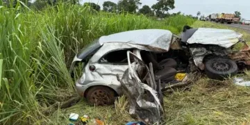 Criança morre após acidente entre carro e caminhão em rodovia de Nova Alvorada do Sul