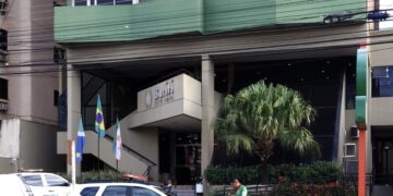 Mulher morre ao cair de prédio de hotel no Centro de CG