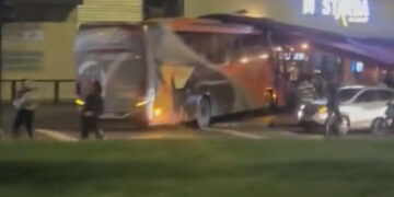 Vídeo: Ônibus invade bar na Afonso Pena e deixa mulher ferida