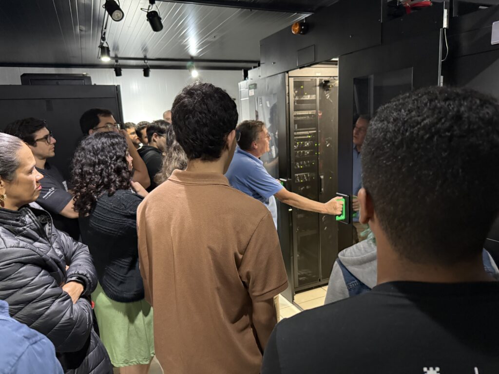 Alunos do Senac Hub Academy visitam Datacenter da Agetec e conhecem estrutura tecnológica da Prefeitura Alunos do Senac Hub Academy visitam Datacenter da Agetec e conhecem estrutura tecnológica da Prefeitura