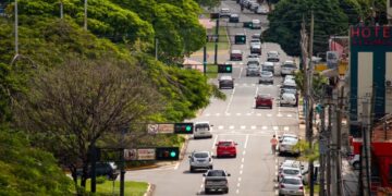 Domingo de calor intenso e ventania em MS: termômetros disparam e umidade despenca