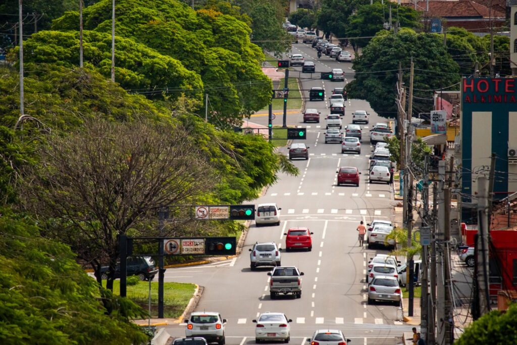 Semana começa com sol, mas Campo Grande pode ter chuva e ventos fortes