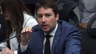 Vídeo: deputado chama governador de “bi” e fala para PT “entregar cargos”, após Riedel defender anistia