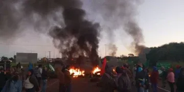 Vídeo: Manifestantes do MST fecham BR-163 na saída para SP