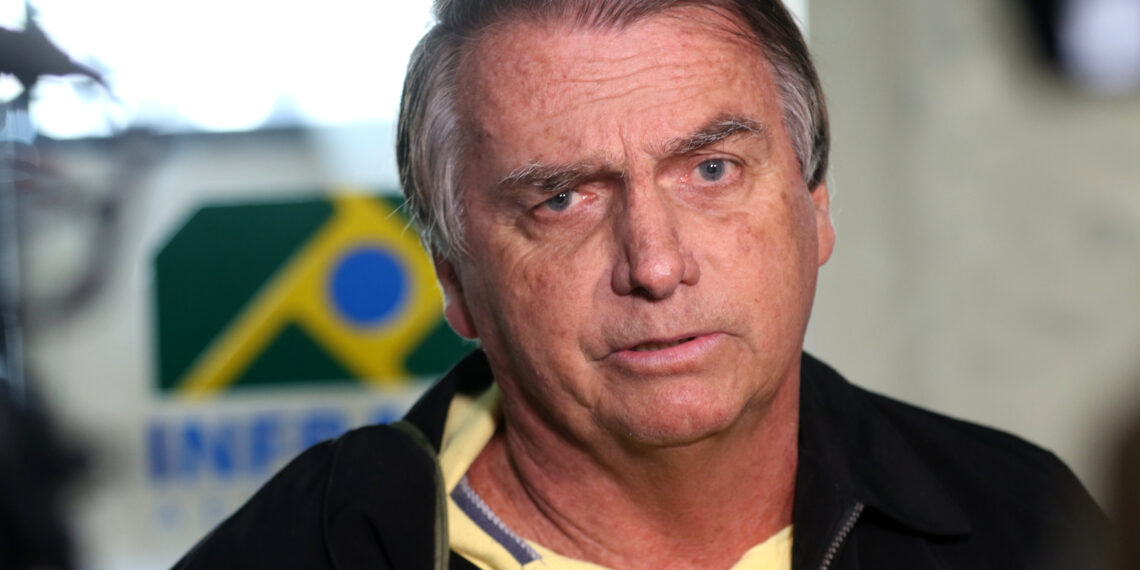 Autorizado pelo STF, Bolsonaro faz exames em hospital de Brasília
