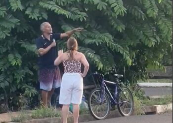 Professor aposentado é hostilizado ao alimentar gatos de rua e é acusado injustamente de agressão