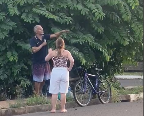 Professor aposentado é hostilizado ao alimentar gatos de rua e é acusado injustamente de agressão