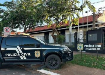 Mulher é presa em Ivinhema por jogar água fervente em vizinho durante a noite